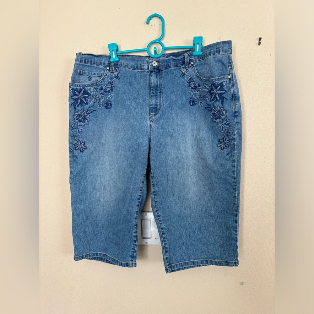 Gloria Vanderbilt Jean capris Size 20W